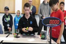 Új rekord született a Rubik-kocka kirakásában