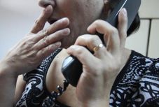 Tizenháromezer lejt csaltak ki egy idős nőtől a baleset módszerrel