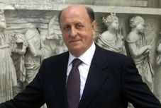 Bíróság előtt a vatikáni bank volt elnöke