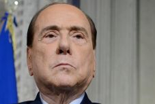 Berlusconi szabad utat adott a populista pártok koalíciójának