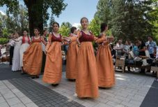 Székelyföldi régizene-együttesek repítenek Mátyás korába a kolozsvári könyvvásáron