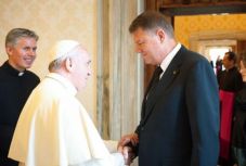 FRISSÍTVE – Kínos: az államfő szerint Viorica Dăncilă félreértette Ferenc pápát