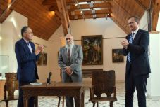 Csíkszereda polgármestere a társszerzője a „székely festő” 125. jubileumára megjelent könyvnek