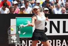 Világelső marad: a legjobb négy között Simona Halep Romában
