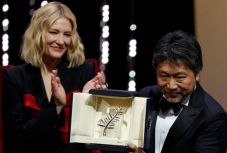 FRISSÍTVE - A japán Kore-eda Hirokazu filmje kapta az Arany Pálmát Cannes-ban