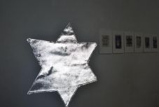 Kolozsváron is bemutatják Az emlékezet jövője, a holokausztra emlékező projekt katalógusát 