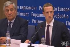 Európában magyarázkodik a Facebook alapítója