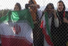 Visszaengednék a stadionokba a nőket Iránban