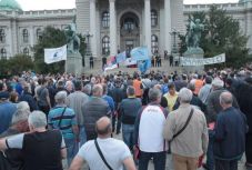 Szerbia: sztrájkba kezdtek a Zastava fegyvergyár dolgozói