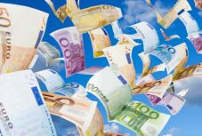 EB: a vizsgált tagállamok egyike sem felel meg az euróövezeti csatlakozás feltételeinek