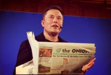 Elon Musk most az újságírókat minősítgetné