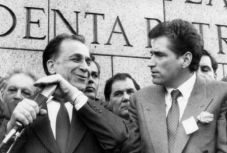 Forradalom-dosszié: Petre Roman is az emberiesség ellen cselekedett?