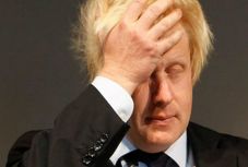 Telefonos átverés áldozata lett a brit külügyminiszter