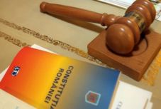 Újra az alkotmánybíróságon a bírák és ügyészek jogállásáról szóló törvény