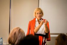 Aktív tagjainak és fiatal nőknek tart képzéseket az RMDSZ Nőszervezete