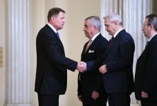 Felmérés: Klaus Johannis simán legyőzné Liviu Dragneát az elnökválasztás első fordulójában