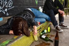 Rosszul állunk mind az alkoholfogyasztás, mind a fogamzásgátlás terén