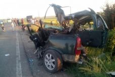 Kettészakadt az autó a balesetben, egy 18 éves lány meghalt