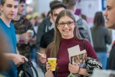 Felmérés: a romániai fiatalok több mint fele boldog ott, ahol él