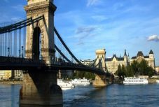 Ambrus Attila: Román Budapest, magyar Bukarest