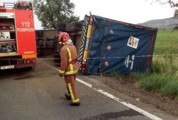 Felborított a vihar egy kamiont Maros megyében