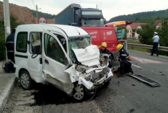 Nem élte túl a frontális ütközést a kamionnal a Maros megyei sofőr