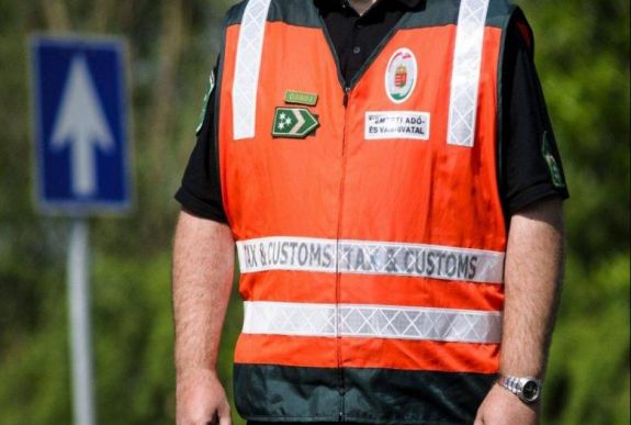 Romániaiak is érintettek a milliárdos számlagyár ügyében 