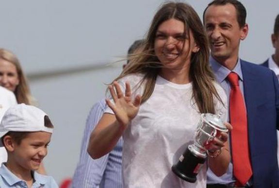 Ezrek ünnepelték a fővárosban Simona Halepet