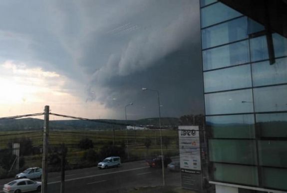 Az ország nagy részében viharos az idő, a katasztrófavédelem készenlétben áll