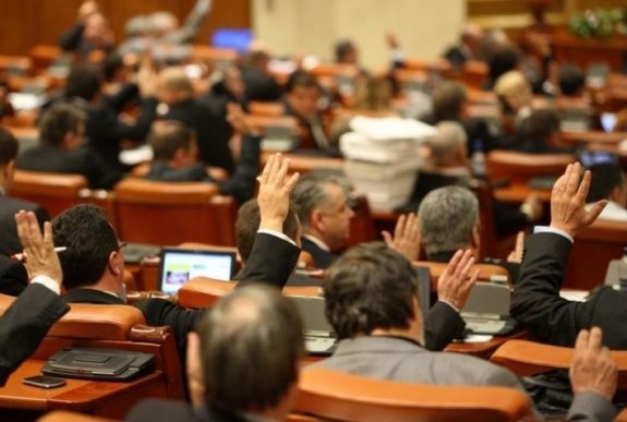 FRISSÍTVE - Elfogadta a szenátus büntetőeljárási törvénykönyv módosításait