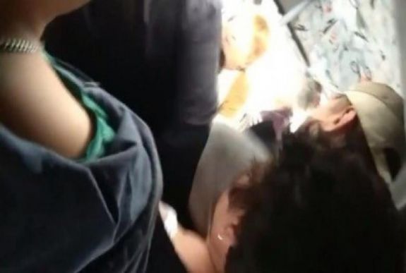 Megtépte a tanító nénit, mert elégtelent kapott a gyereke 