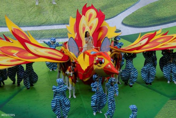 Pörgős, látványos műsor vezette fel a 2018-as foci-vb nyitómérkőzését