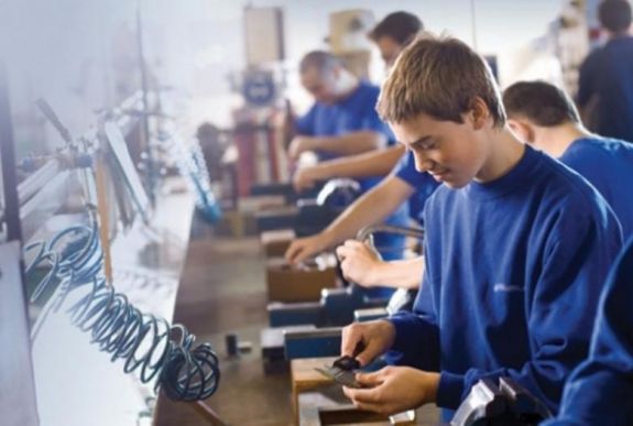 Kezdődik a beiratkozás a szakiskolákba és a duális oktatásba