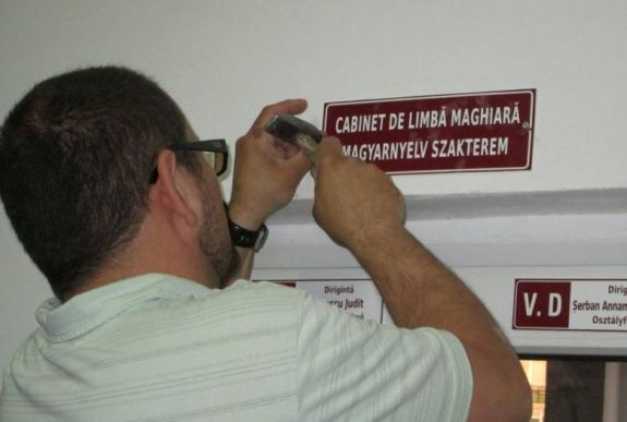 Elutasította a kétnyelvű feliratok ellen tiltakozó Maros megyei prefektus keresetét a törvényszék