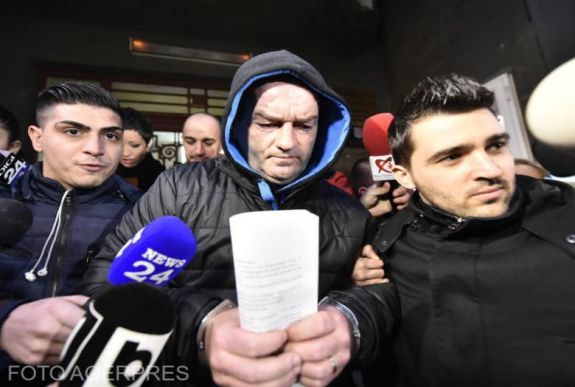 Vádat emeltek a szexuális ragadozó rendőr ellen