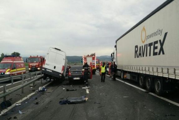 FRISSÍTVE: Forgalommal szemben hajtott az A1-es autópályán: négyen meghaltak