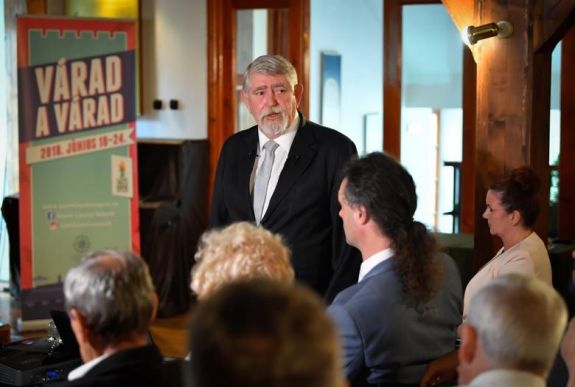 Kásler Miklós miniszter jelenlétében nyitották meg Nagyváradon a Szent László Napokat