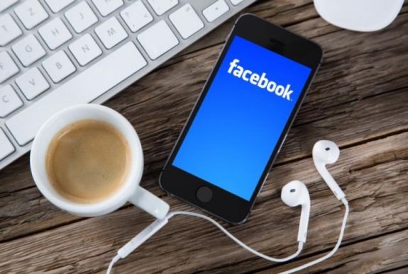 Hamarosan jöhetnek a fizetős Facebook-alcsoportok