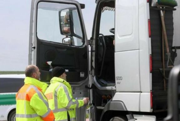 Mattrészeg volt a kamionsofőr, kiskorú fiával száguldozott 