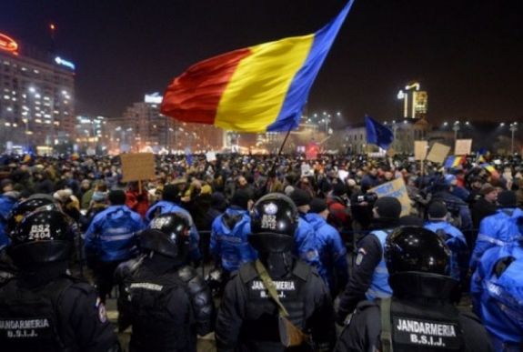 Védelmi bizottsági alelnök: ne bántsák a csendőrök a békés tüntetőket