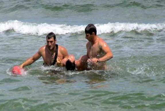 Hétre emelkedett a vízbe fulladtak száma a román tengerparton