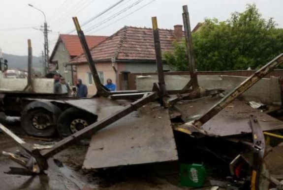 FRISSÍTVE: Súlyos baleset miatt áll a forgalom Kenden, az E60-as országúton