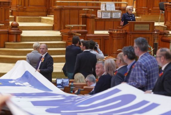 BRÉKING: Megbukott az ellenzék bizalmatlansági indítványa