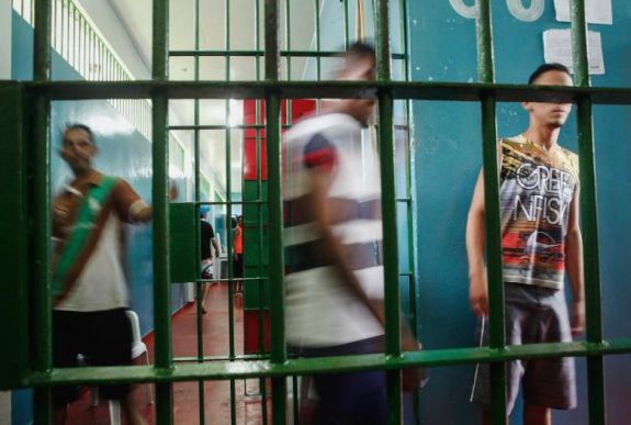 Börtönlázadás robbant ki, 54 rab szökött meg