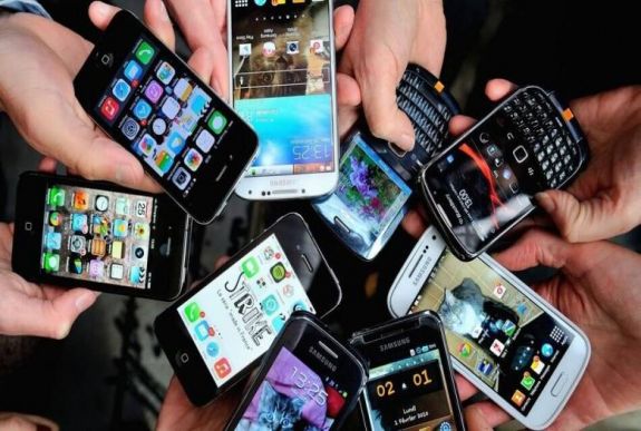Több mint 1 milliárd órát töltöttünk telefonálással tavaly