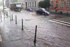 Másodfokú viharriadó Erdélyben: víz alá került Brassó egy része