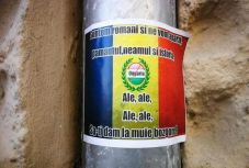 FRISSÍTVE - A magyarokat gyalázó üzenetek jelentek meg Nagyvárad épületein