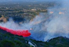 Ezreket menekítettek ki Los Angeles környékén bozóttűz miatt