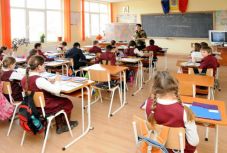 Tanterven kívüli tevékenységet tartanak kedden az iskolákban