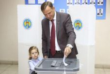 Fontos győzelmet arattak az Európa-pártiak Moldovában